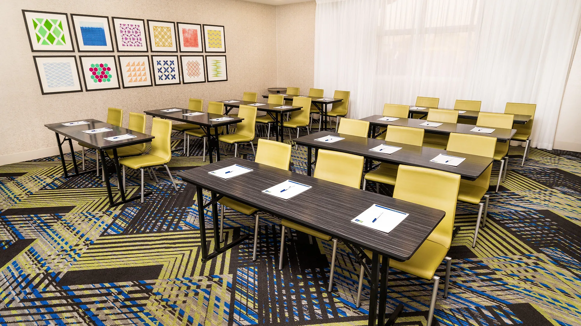 Hotel Holiday Inn Express & Suites Las Vegas Sw Springvalley By Ihg