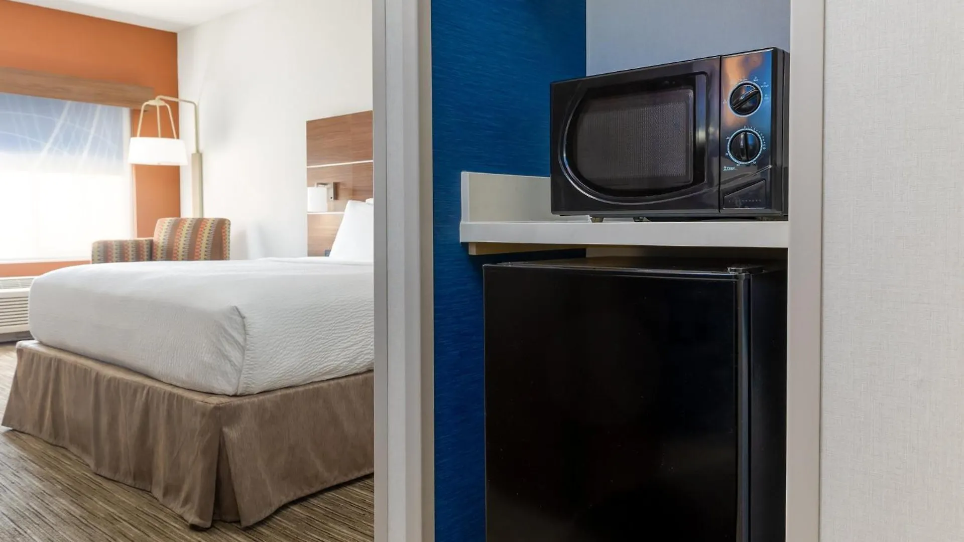 Hotel Holiday Inn Express & Suites Las Vegas Sw Springvalley By Ihg