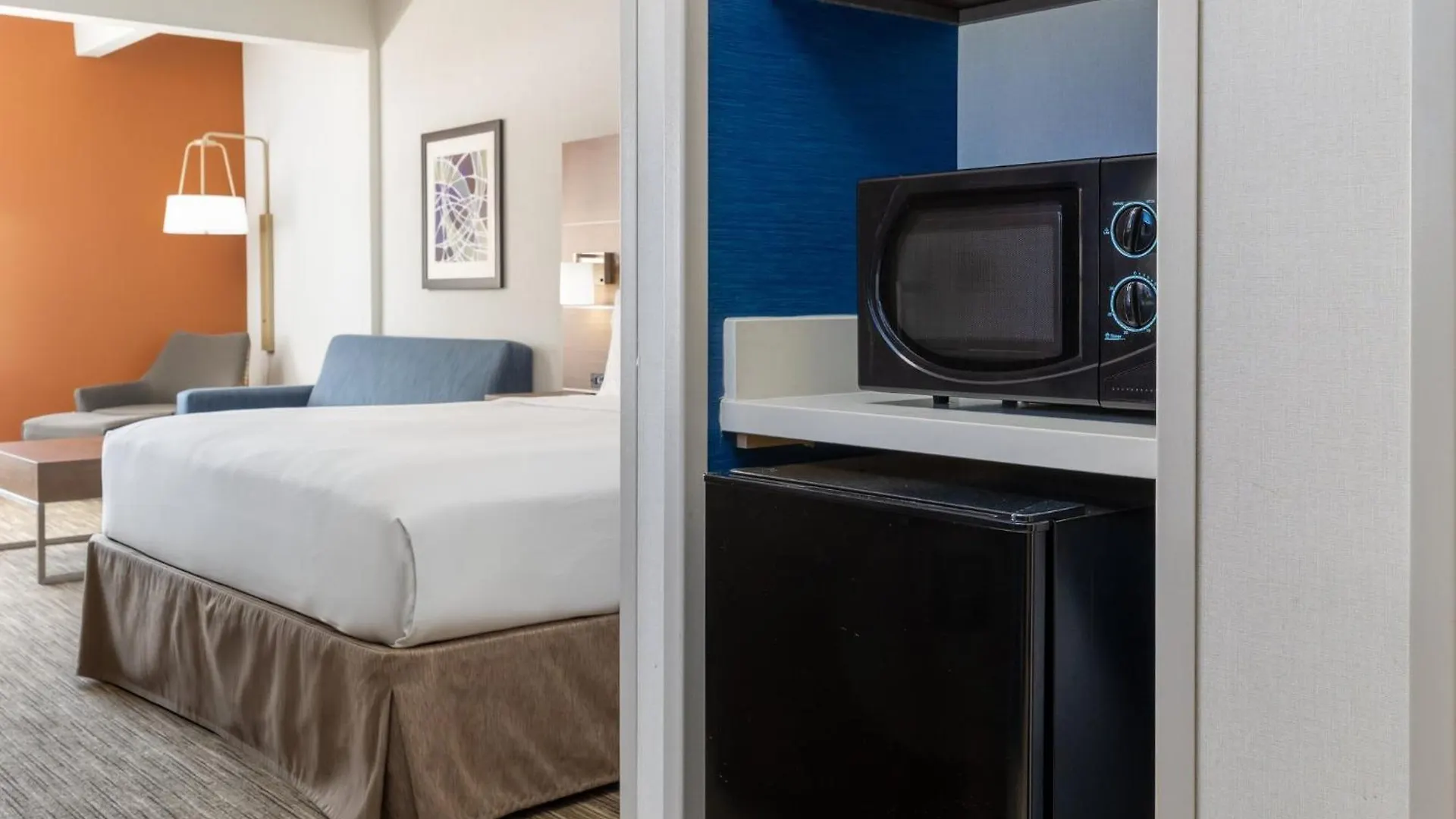 Holiday Inn Express & Suites Las Vegas Sw Springvalley By Ihg 3*,